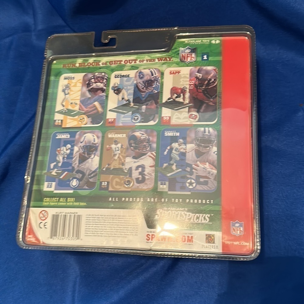 Kurt Warner NEW 2001 McFarlane Toys
NFL Sports Picks Series 1.  NIB - Picture 2 of 2